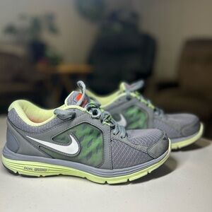 Nike Dual Fusion Athletic Running Sneakers Women’s Size 8 Grey Green